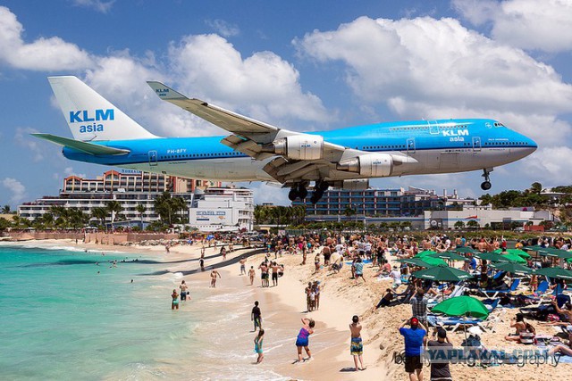 «Фиолетовый» уровень опасности: кадры уничтожения ураганом «Ирма» острова Сен-Мартен