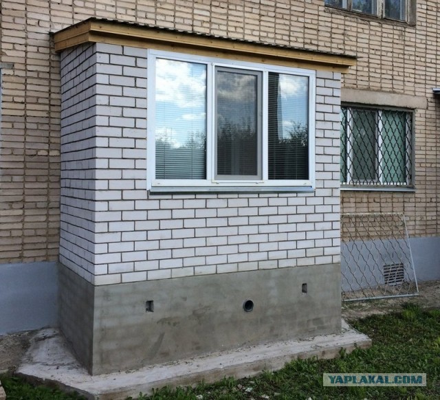 В центре Петербурга обрушились четыре балкона жилого дома