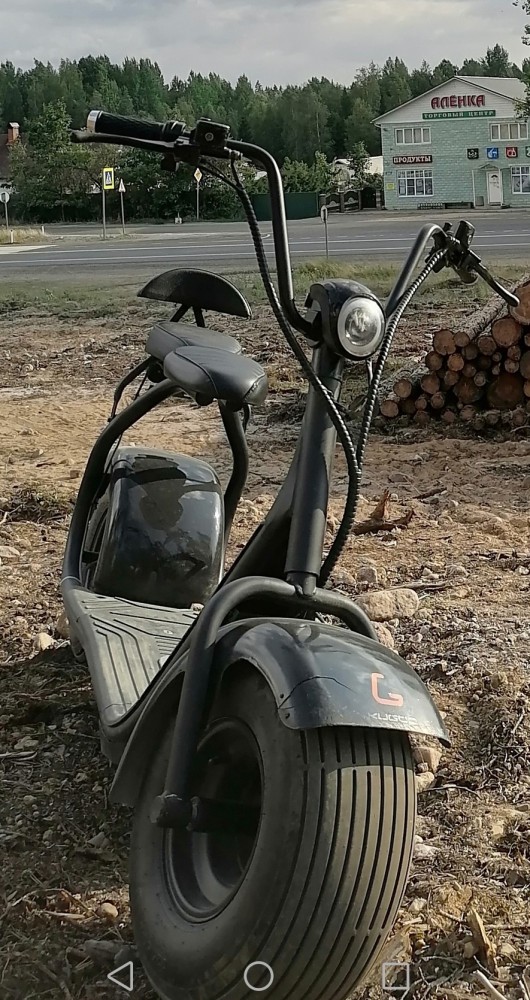 Жёлтый человечек на самокате