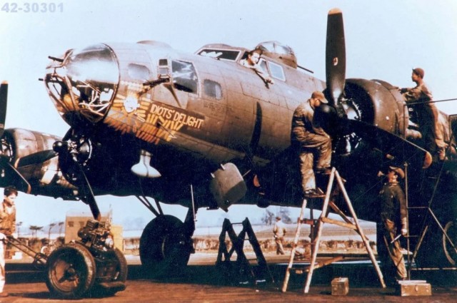 Авро Ланкастер - самый лучший и самым массовый тяжелый бомбардировщик Великобритании