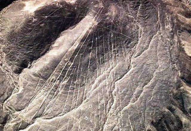 Удивительные гигантские линии и рисунки на плоскогорье в Перу старше рисунков Наска на тысячу лет