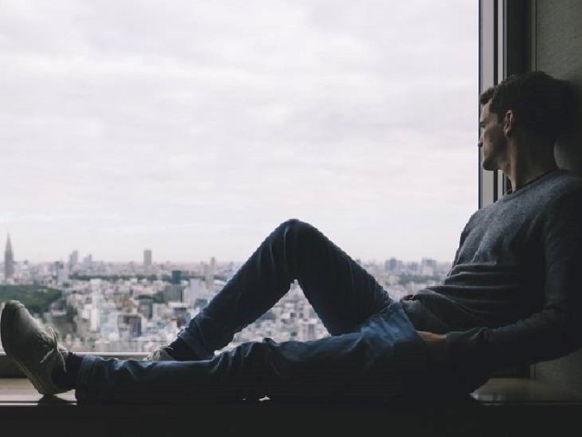 Количество одиноких мужчин старше 40 лет выросло на 30% по сравнению с 90-ми