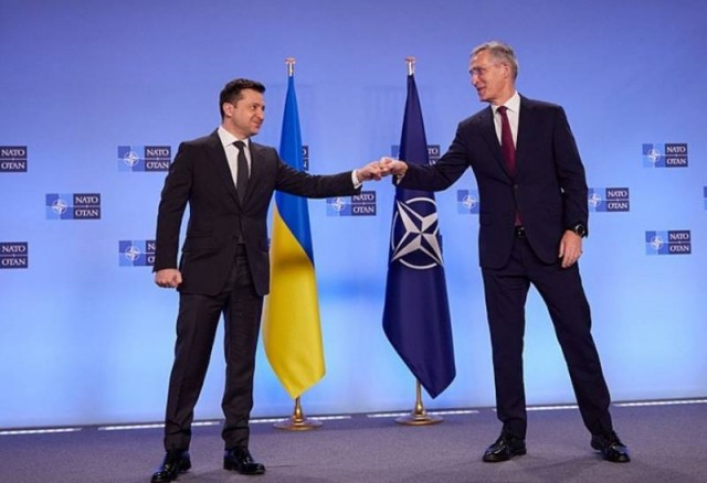 Кадр дня с саммита НАТО