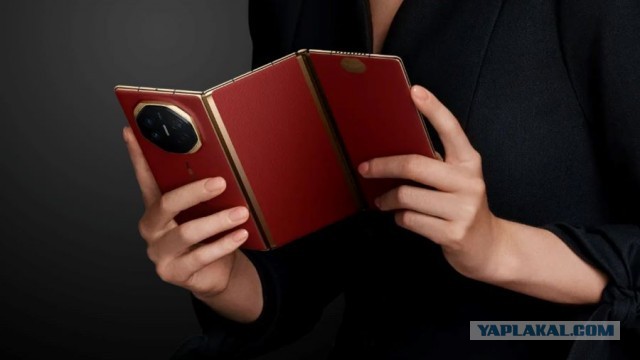 Samsung представила Galaxy Z TriFold – первый складывающийся втрое смартфон
