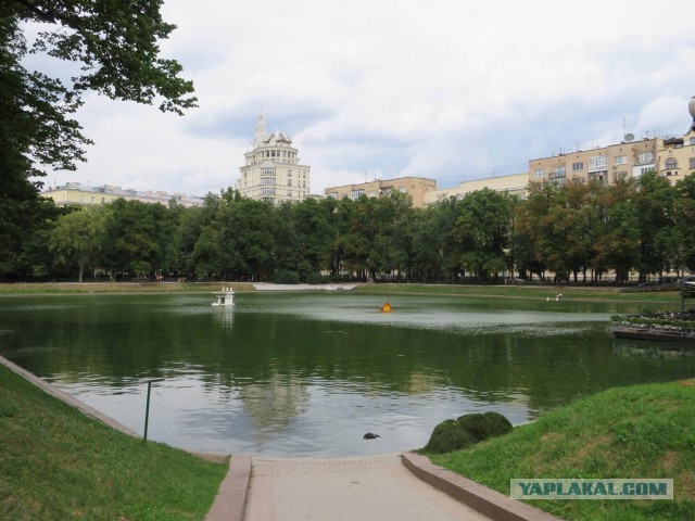 Шляюсь по Москве (задворки Тверской).