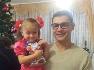 Отец откачал дочку