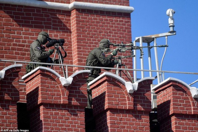 Традиционно самые пристальные наблюдатели за Парадом Победы в Москве были на высоте