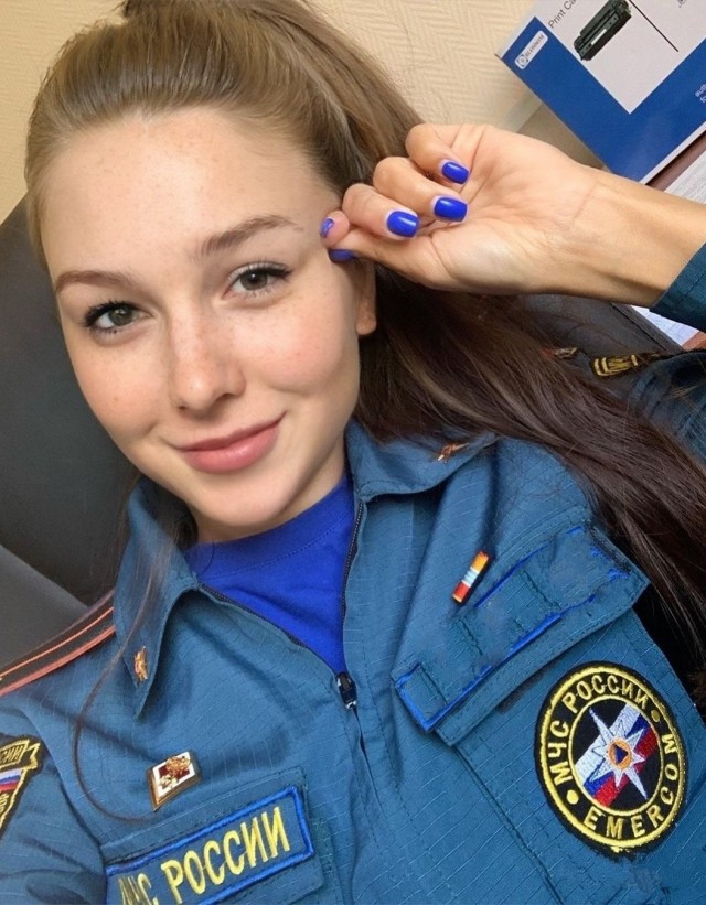 Девушки в униформе