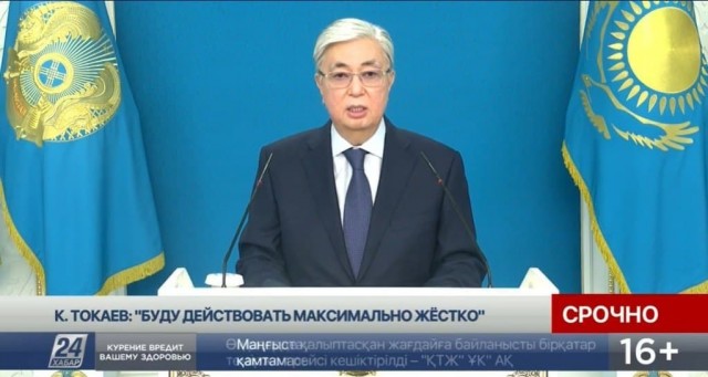Полицейские в казахстанском Актобе заявили, что они с народом и не поднимут руку на народ