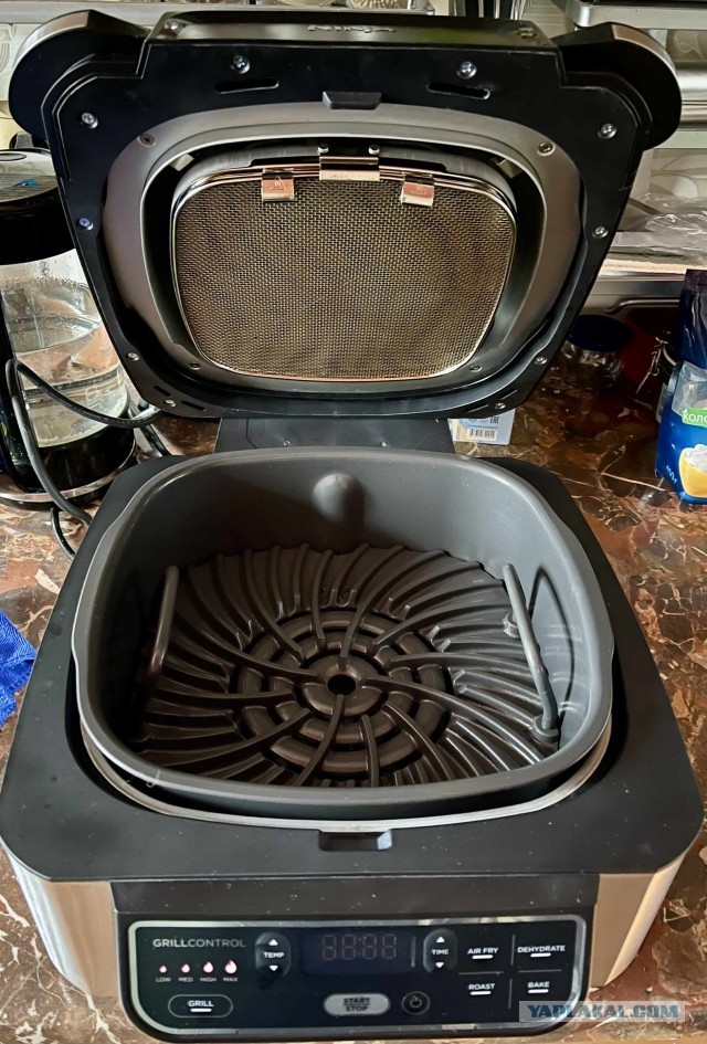 Кто чем на кухне орудует?