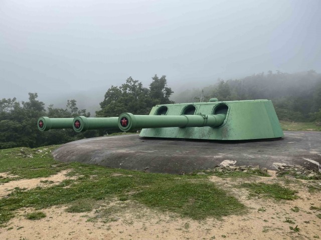 Орудия, от холостого залпа которых сносит крыши и выбивает стекла