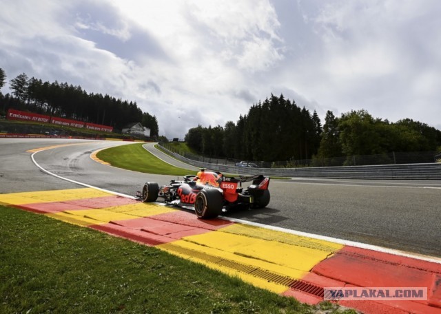 Украинская модель разбилась на Ferrari в Италии