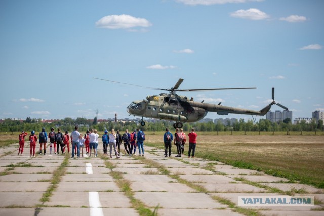 16-летние школьники пытались поджечь военный вертолет Ми-8