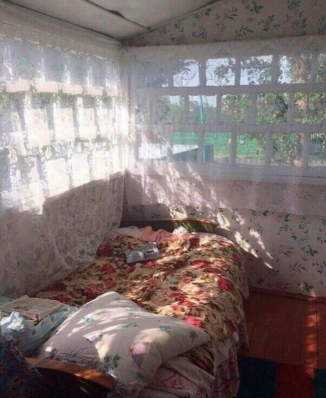 Не плачь. Это ностальгия в глаз попала