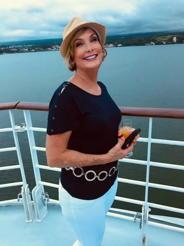 В США 63-летняя женщина решила провести пенсию на круизном лайнере, купив там квартиру