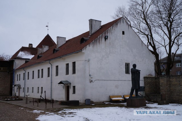 Самые странные памятники Ленину со всего света