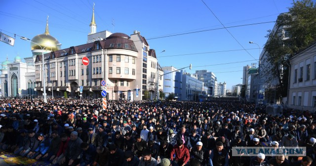 Уже более 200 человек задержали на шествии в поддержку Ивана Голунова на Чистопрудном и Цветном бульварах в Москве