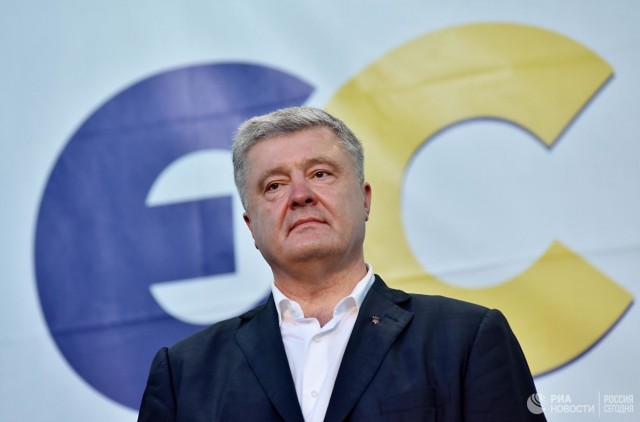 В Украине возбудили 11 уголовных дел против Порошенко и его команды