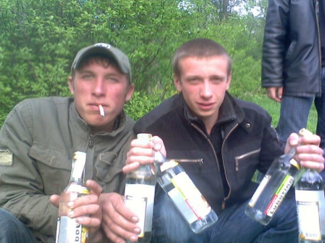 В Магнитогорске двух школьников задержали во время расклейки нацистских листовок