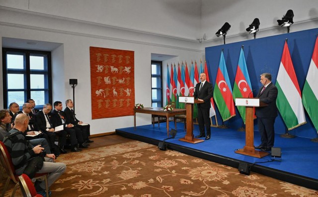 Алиев: Азербайджан готов удовлетворить потребности Европы в энергии на сто лет