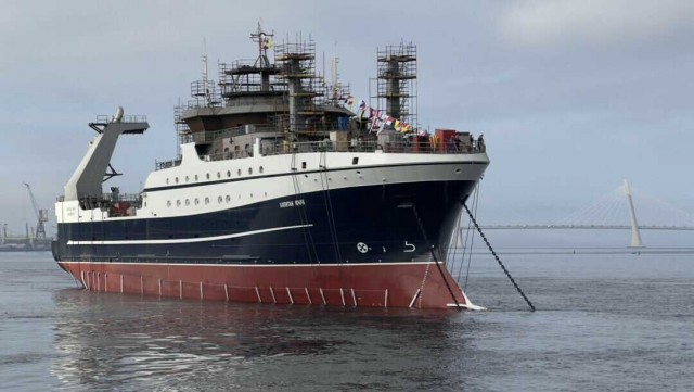 Траулер «Капитан Юнак» вышел в море на заводские испытания