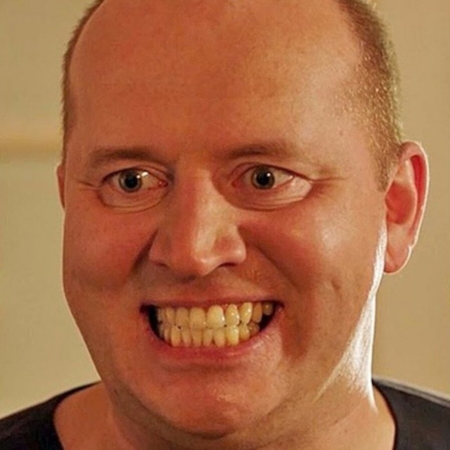 Я родилась в обеспеченной семье. Мои родители в конце 90-х сколотили состояние.