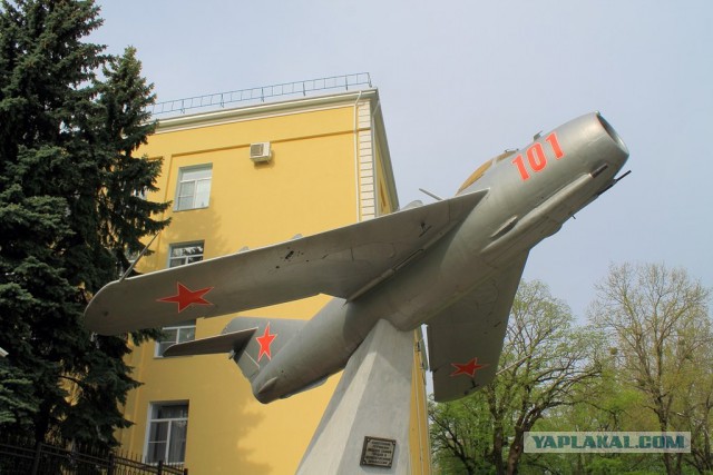 20 самых интересных авиапамятников