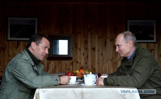 Путин позвал Медведева вместе посетить Землю Франца-Иосифа