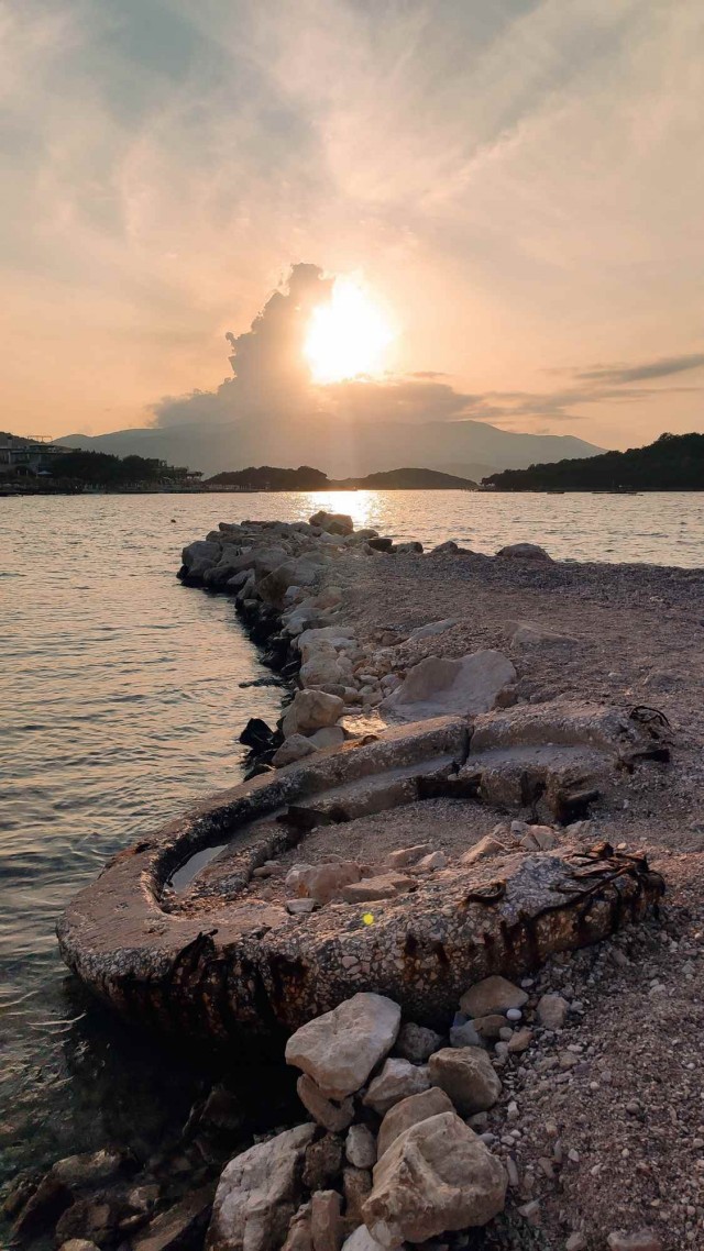 Aлбания в эпоху ХВОРИ всеобщей (2021)