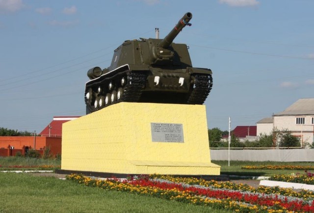 Советские монументы и уличные памятники