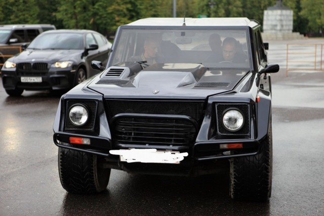 На торги выставили уникальный внедорожник Lamborghini LM002, созданный для султана Брунея