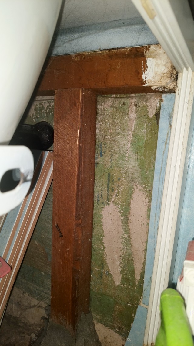 Чем расстояние между стеной и ванной заделать?