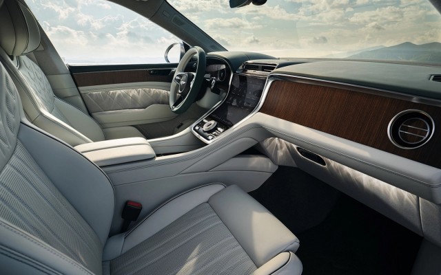 Bentley представила первый электромобиль в истории марки