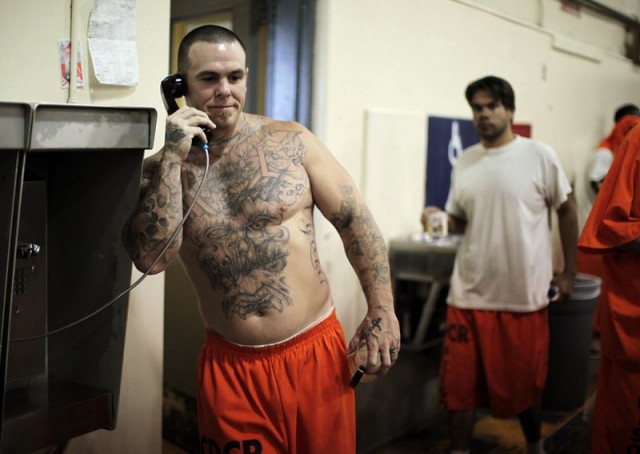 Переполненные тюрьмы Калифорнии: всех освободить?