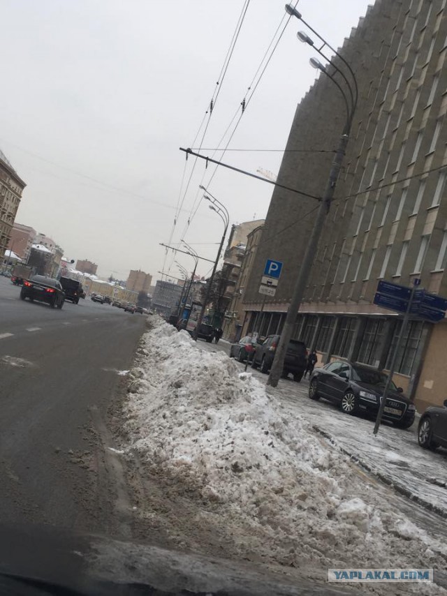 Как убирают московский снег