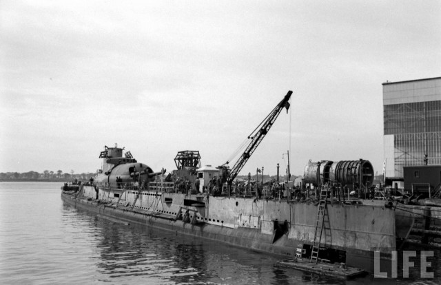 " Веселый Роджер" над субмариной