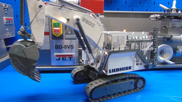 LIEBHERR R9800 Радиоуправляемая дилерская модель экскаватора в 50 масштабе
