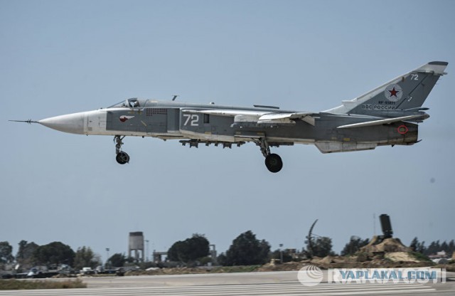 Самолеты ВКС России после минометного обстрела авиабазы Хмеймим в Сирии