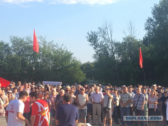 Журналисты в попытке привлечь внимание Владимира Путина подготовили плакаты