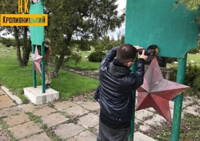 Твари...