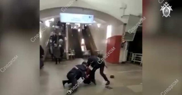 Устроивших драку с полицейскими в московском метро отправили в колонию