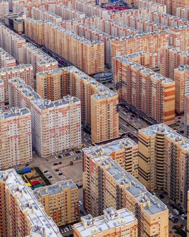 Купили хату в человейнике...