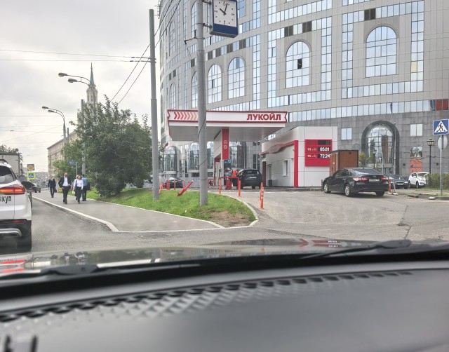 Россиянин открыл подпольную АЗС прямо у себя во дворе — таким «бизнесом» заинтересовалась полиция, — СМИ.