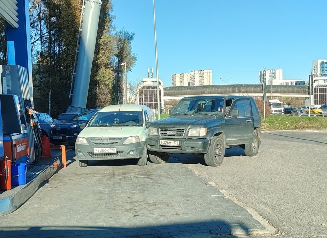 Глупое ДТП на АЗС