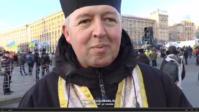 В Киеве разрушили памятник Ленину!