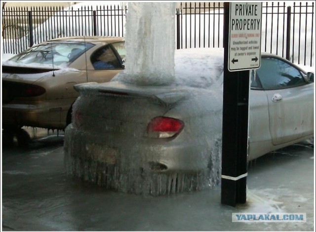 Автомобили, превращенные морозами в произведения искусства