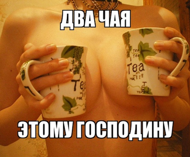 Прыжок аллигатора в лодку с туристами