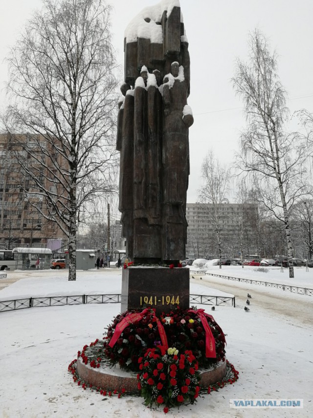 Прошло всего 75 лет, а уже забыли. Позор!