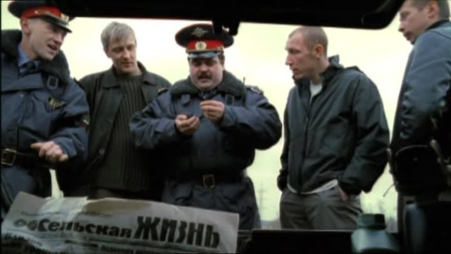 Натуральная гнида в погонах капитана и справкой вместо удостоверения