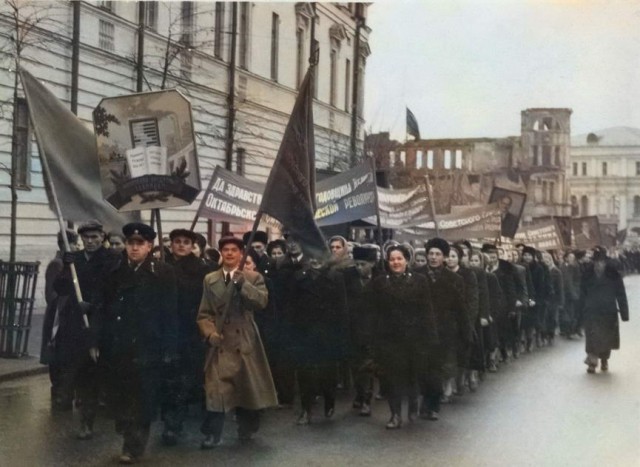 Нейросеть на хаялву раскрашивает фото к 9 мая